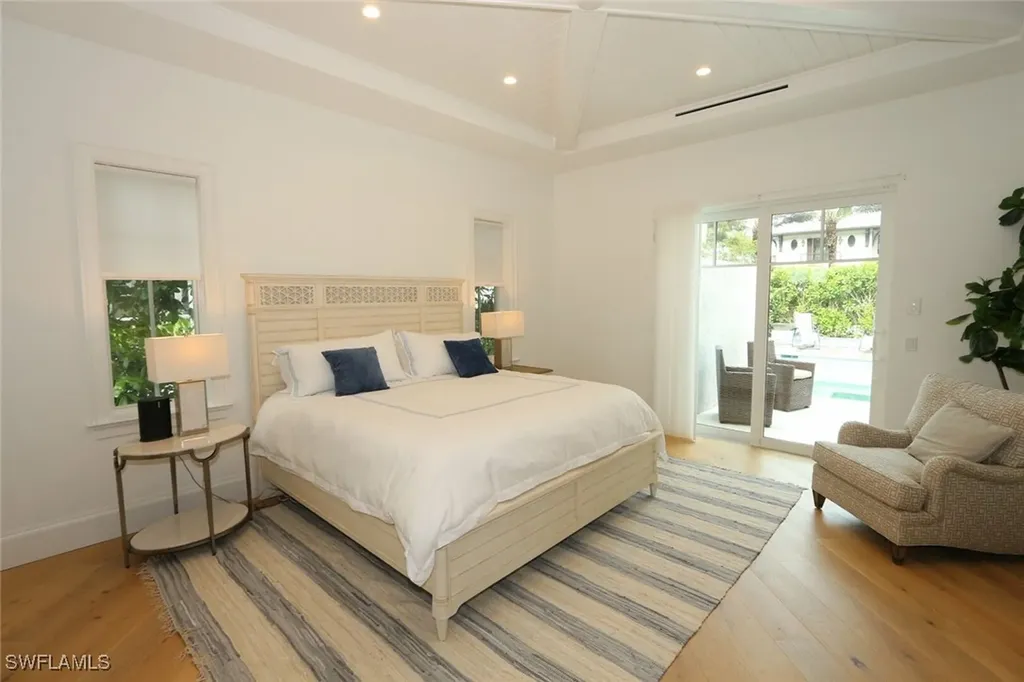 300 2nd Avenue N Naples FL 34102