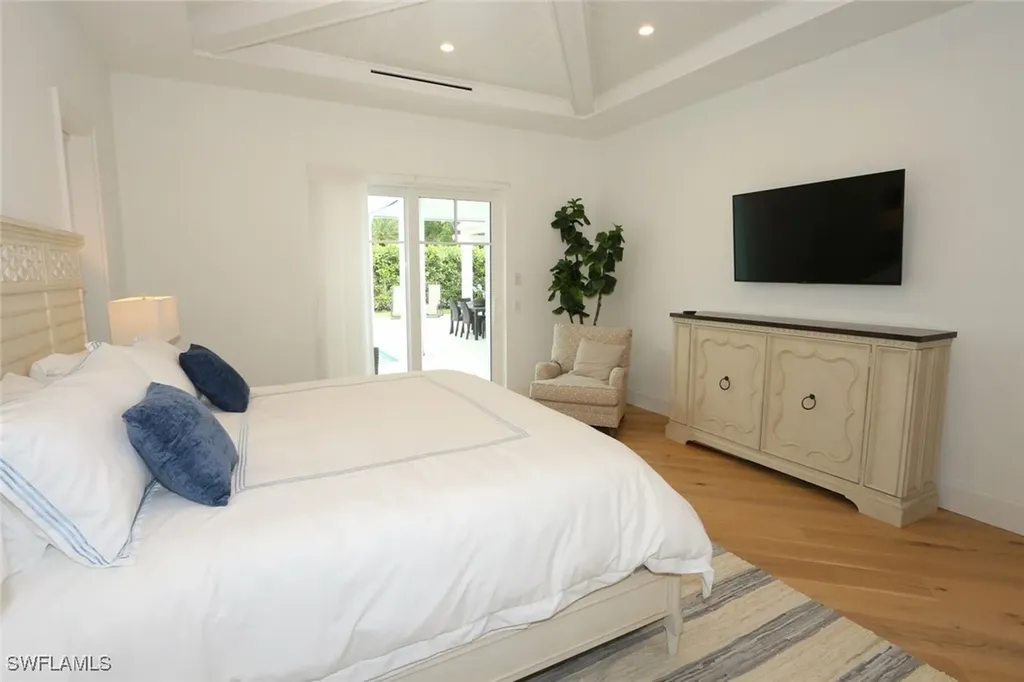 300 2nd Avenue N Naples FL 34102