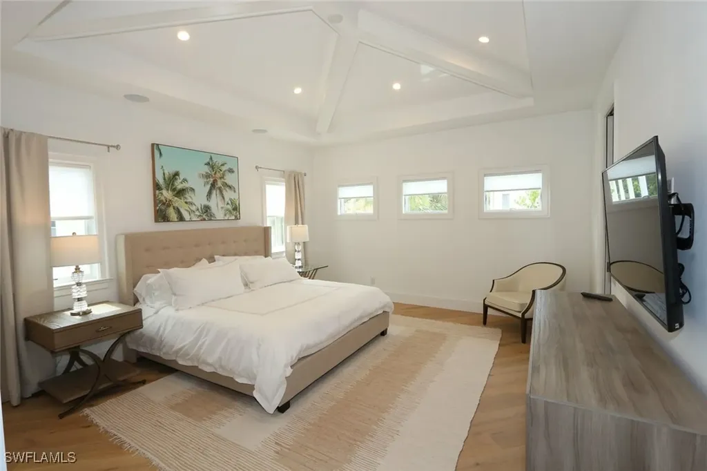 300 2nd Avenue N Naples FL 34102
