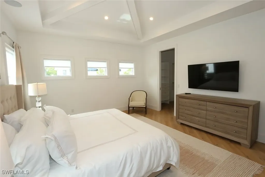 300 2nd Avenue N Naples FL 34102