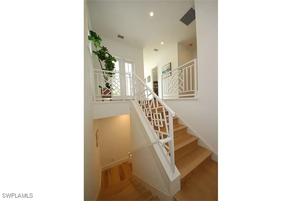 300 2nd Avenue N Naples FL 34102