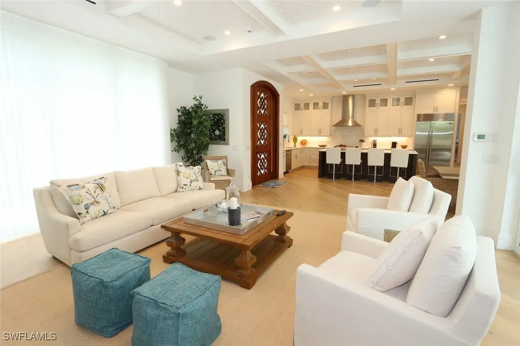 300 2nd Avenue N Naples FL 34102