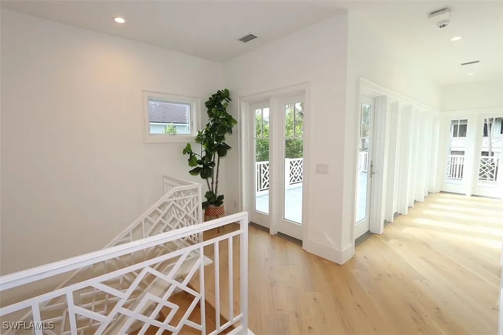 300 2nd Avenue N Naples FL 34102
