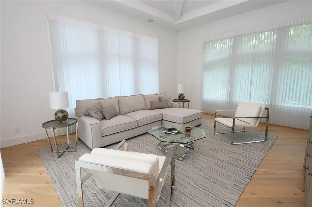 300 2nd Avenue N Naples FL 34102