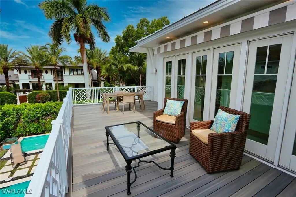 300 2nd Avenue N Naples FL 34102