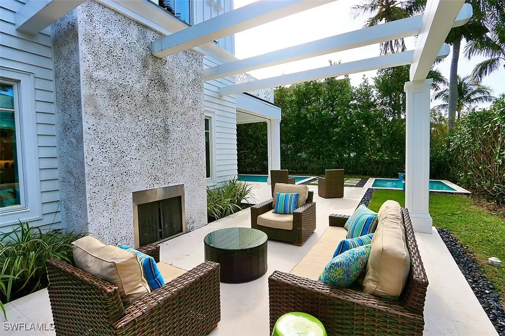 300 2nd Avenue N Naples FL 34102