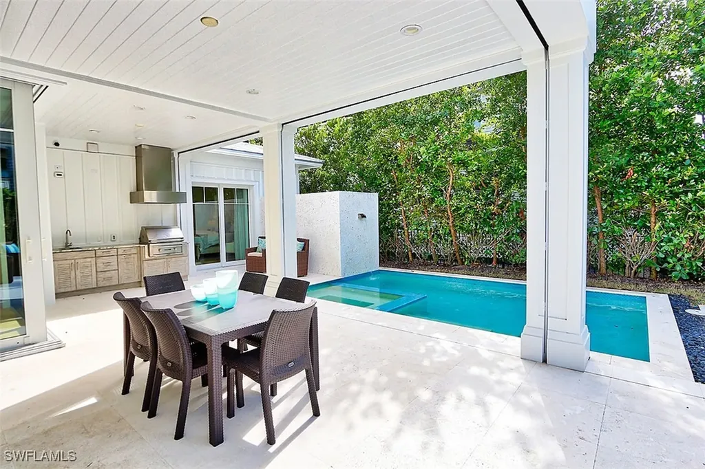 300 2nd Avenue N Naples FL 34102