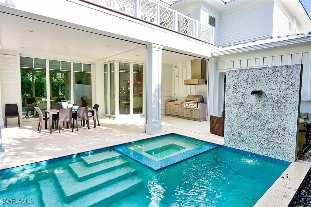 300 2nd Avenue N Naples FL 34102