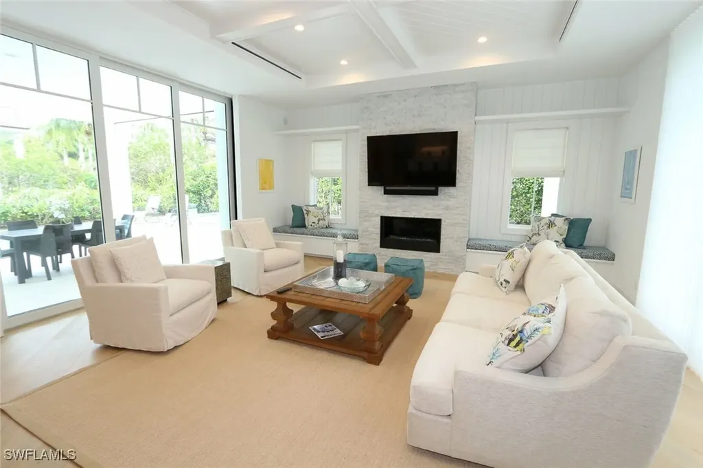 300 2nd Avenue N Naples FL 34102