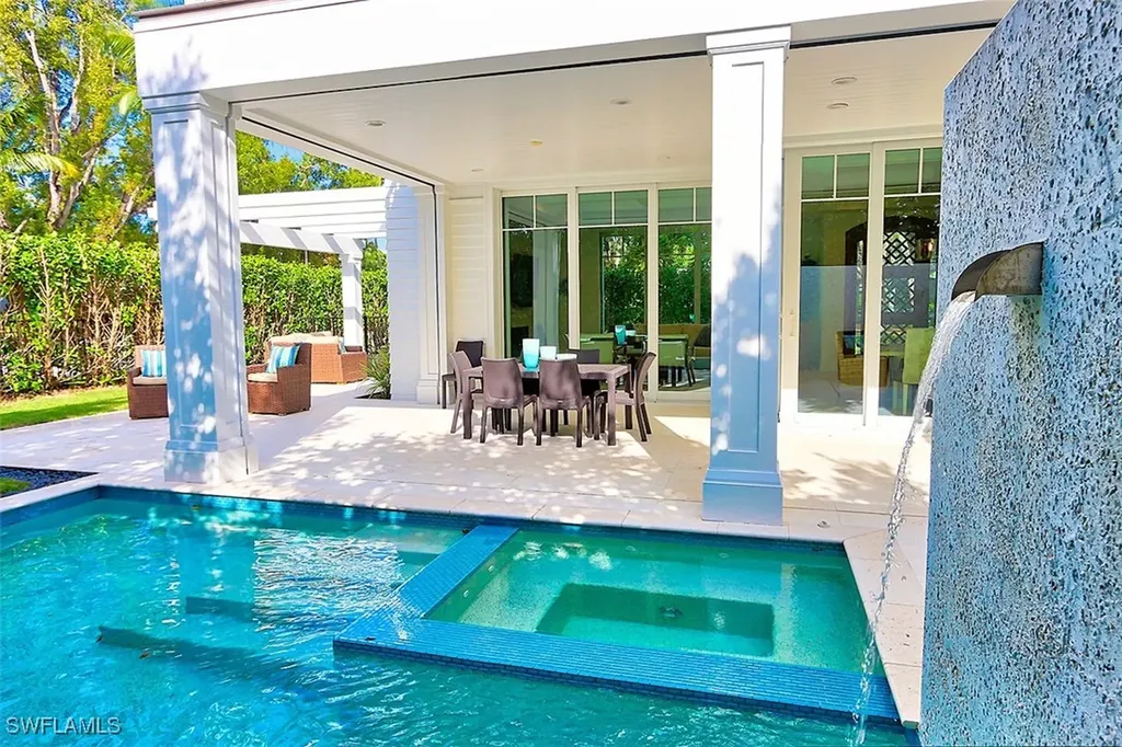 300 2nd Avenue N Naples FL 34102