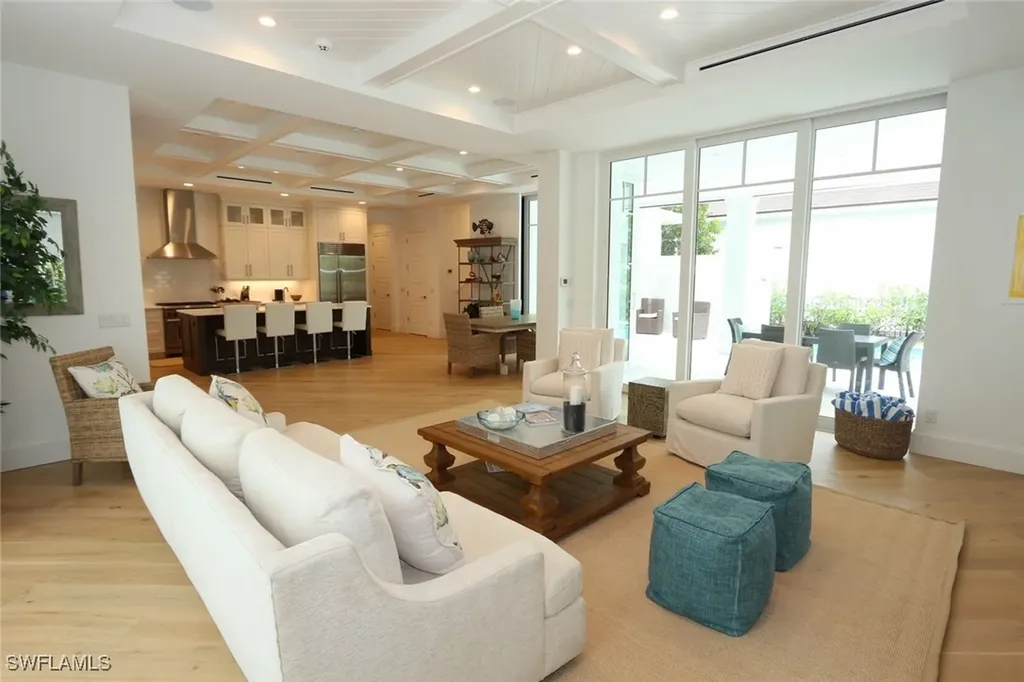 300 2nd Avenue N Naples FL 34102
