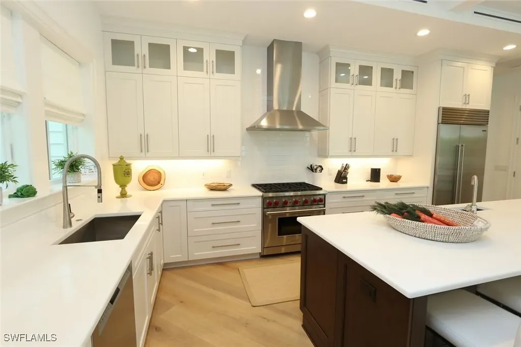 300 2nd Avenue N Naples FL 34102
