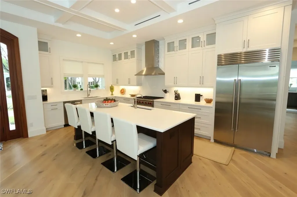 300 2nd Avenue N Naples FL 34102