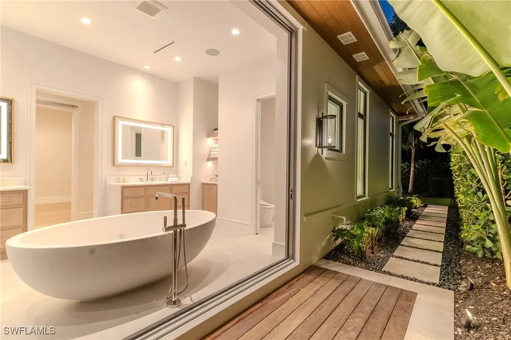 777 Broad Court S Naples FL 34102