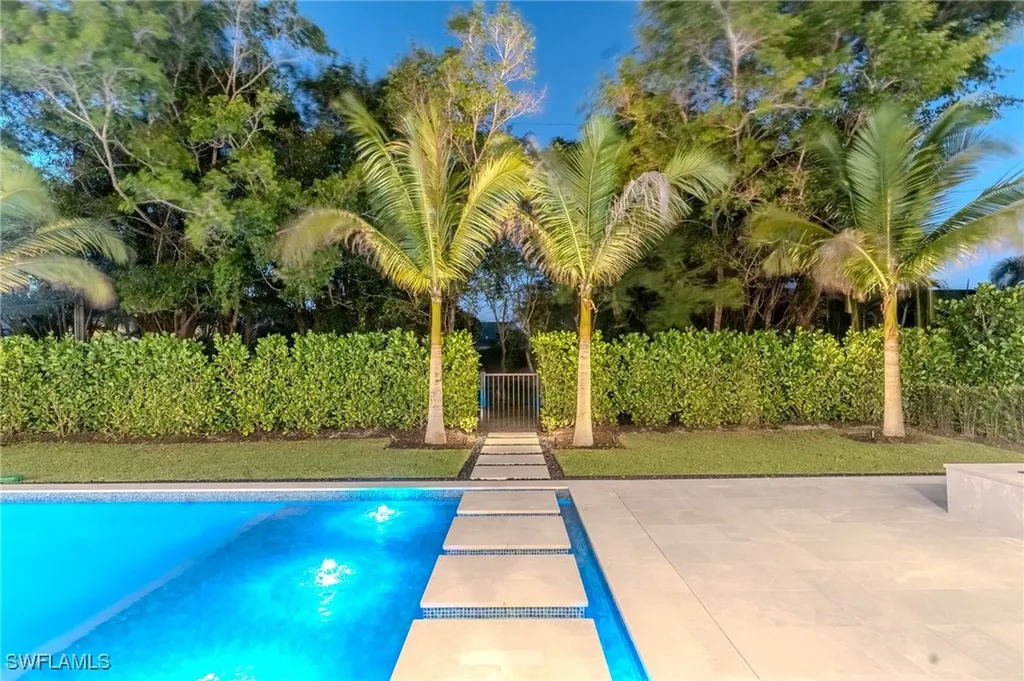 777 Broad Court S Naples FL 34102