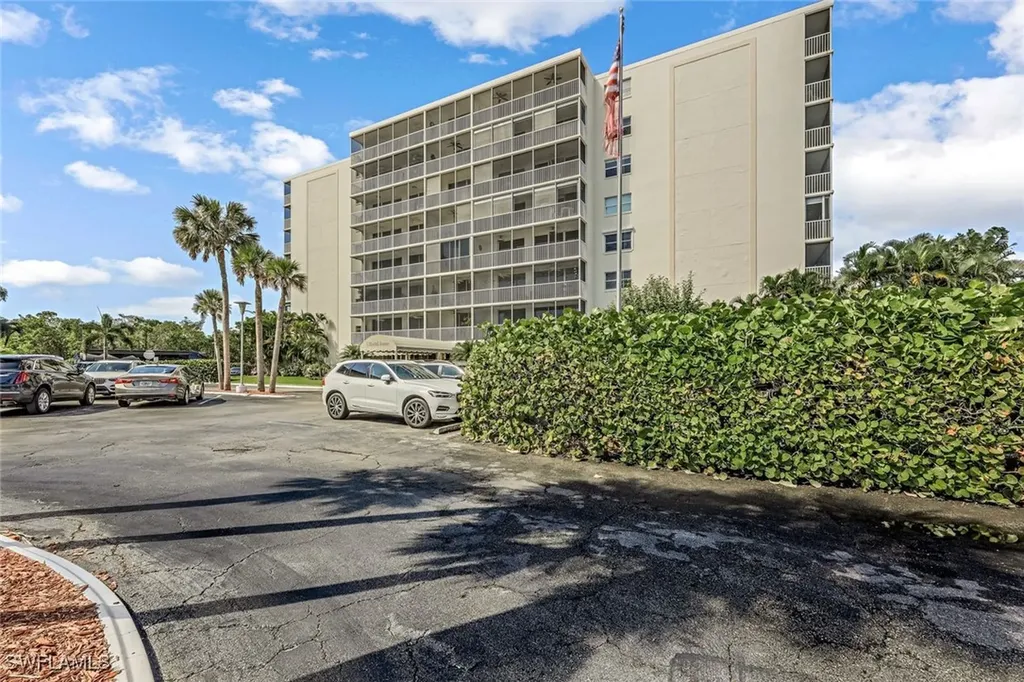 5 Bluebill Avenue Naples FL 34108