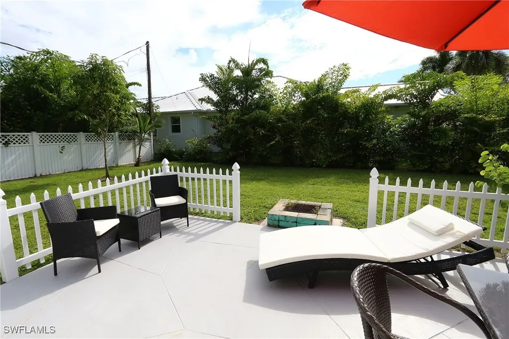 714 11th Street N Naples FL 34102