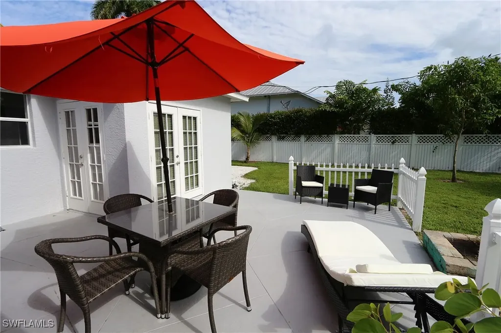 714 11th Street N Naples FL 34102
