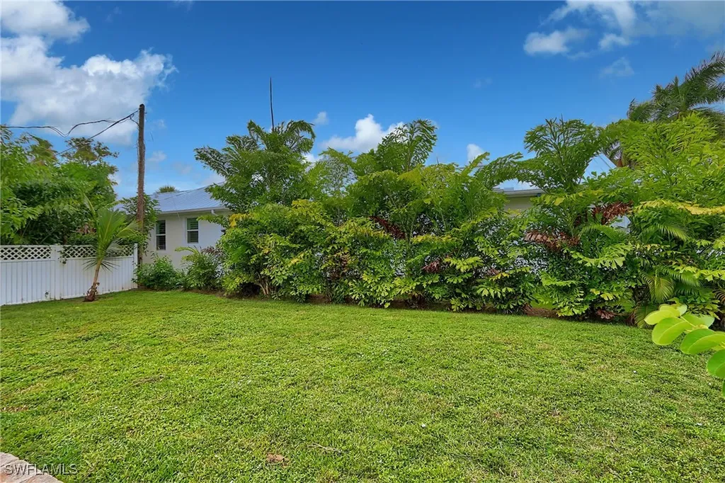 714 11th Street N Naples FL 34102