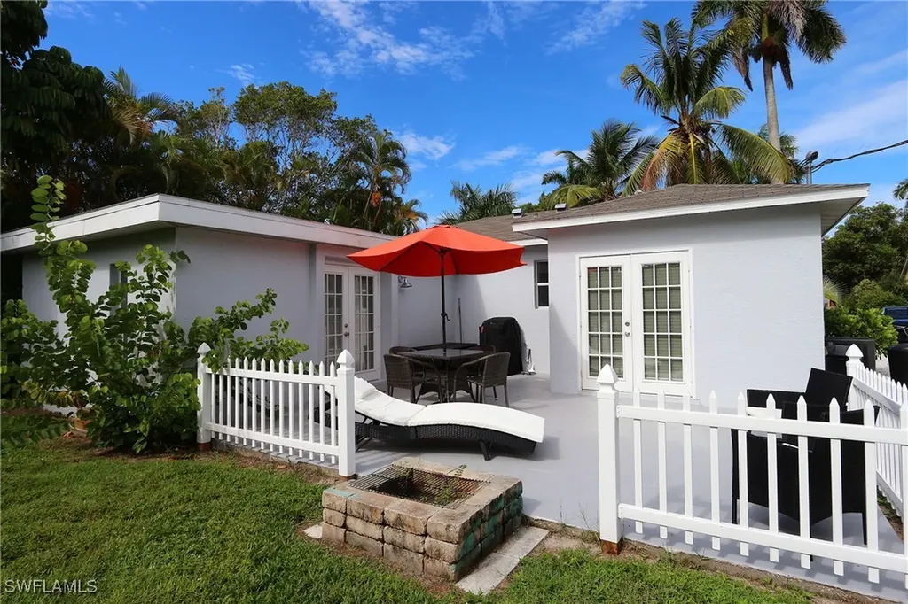 714 11th Street N Naples FL 34102