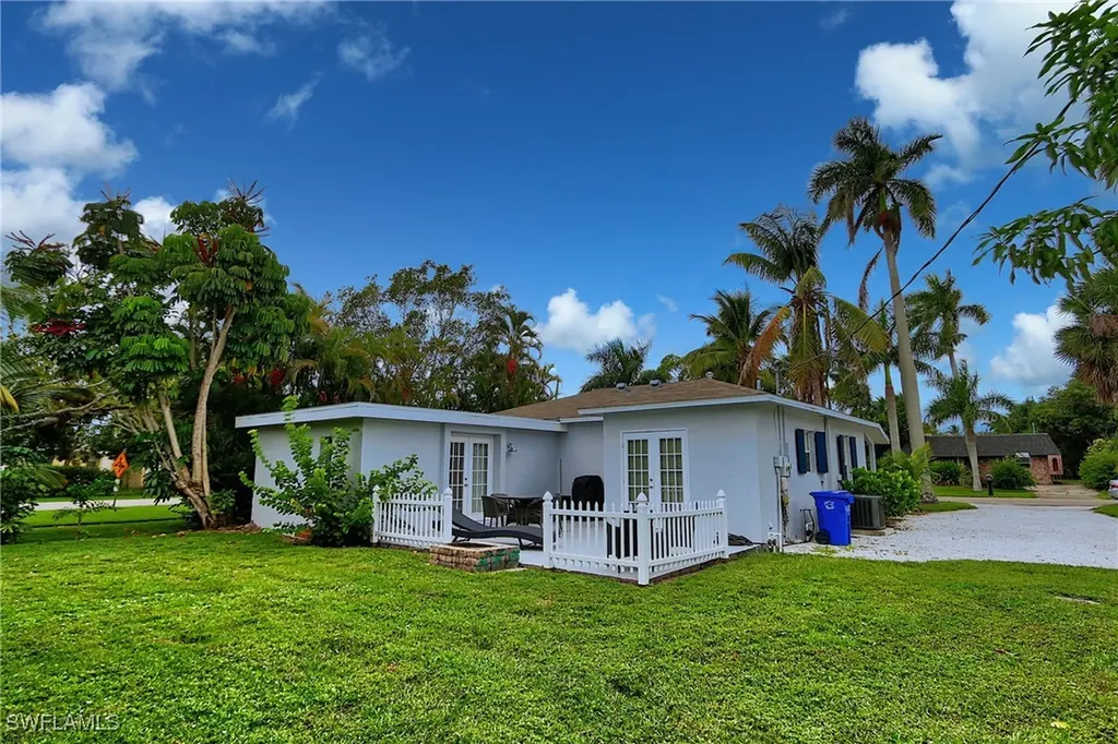 714 11th Street N Naples FL 34102