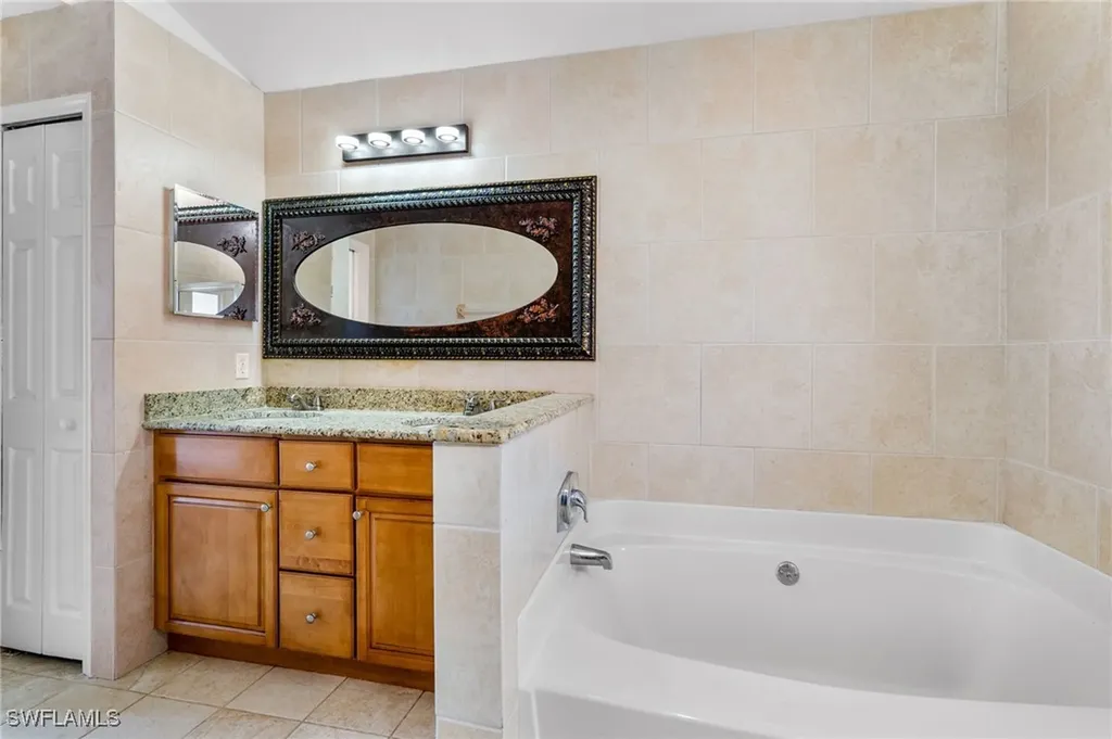1715 NE 2nd Avenue Cape Coral FL 33909
