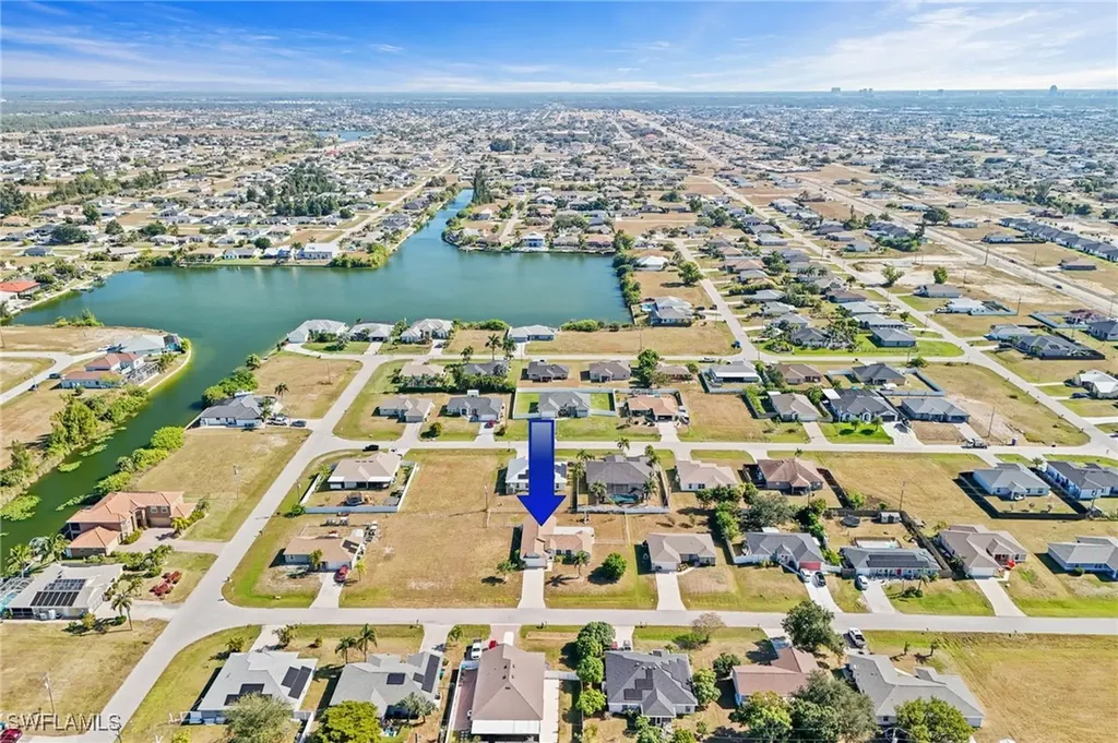1715 NE 2nd Avenue Cape Coral FL 33909
