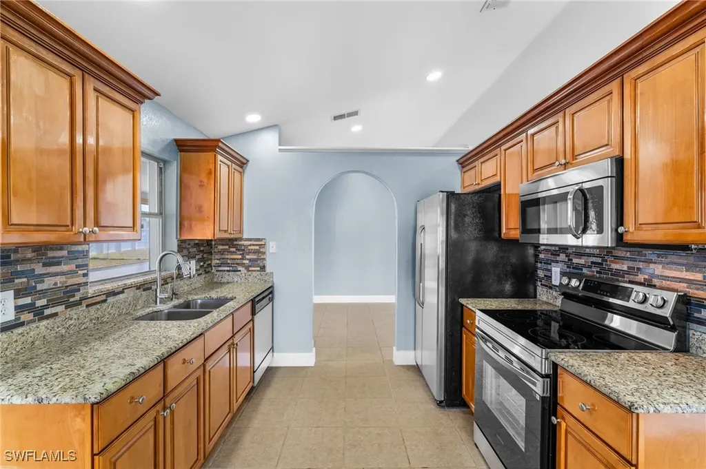 1715 NE 2nd Avenue Cape Coral FL 33909