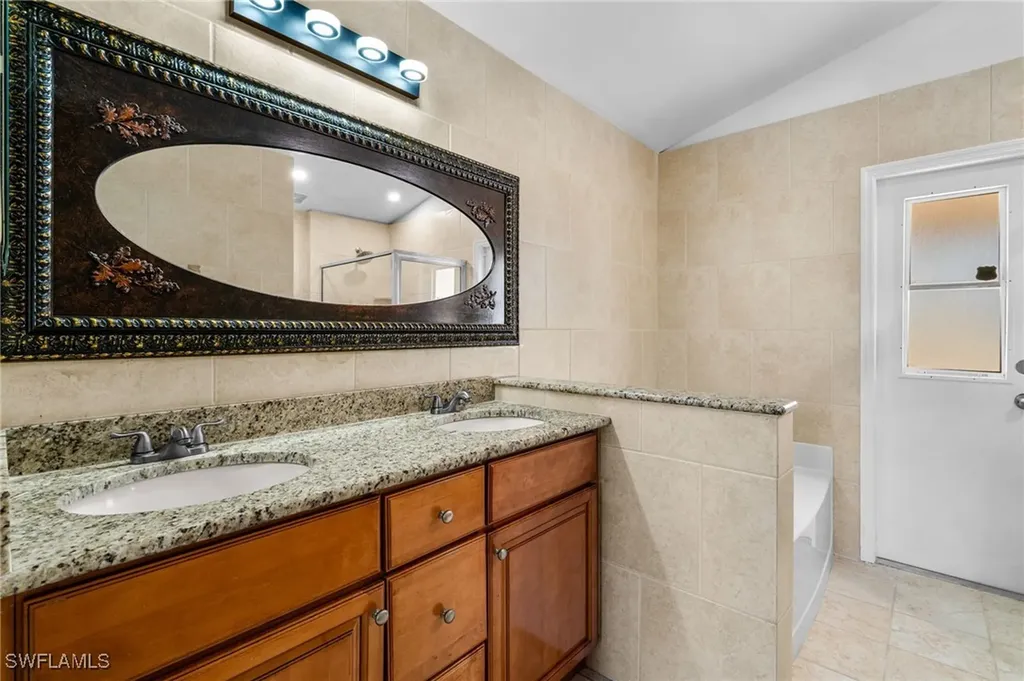 1715 NE 2nd Avenue Cape Coral FL 33909