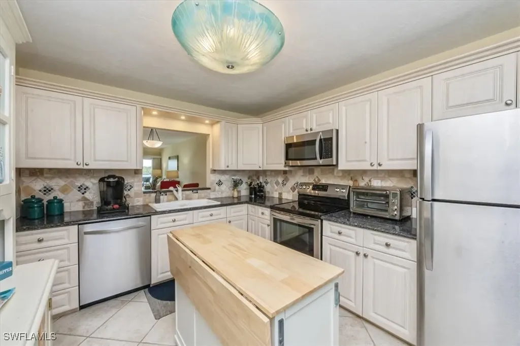 305 Goodlette-frank Road S Naples FL 34102