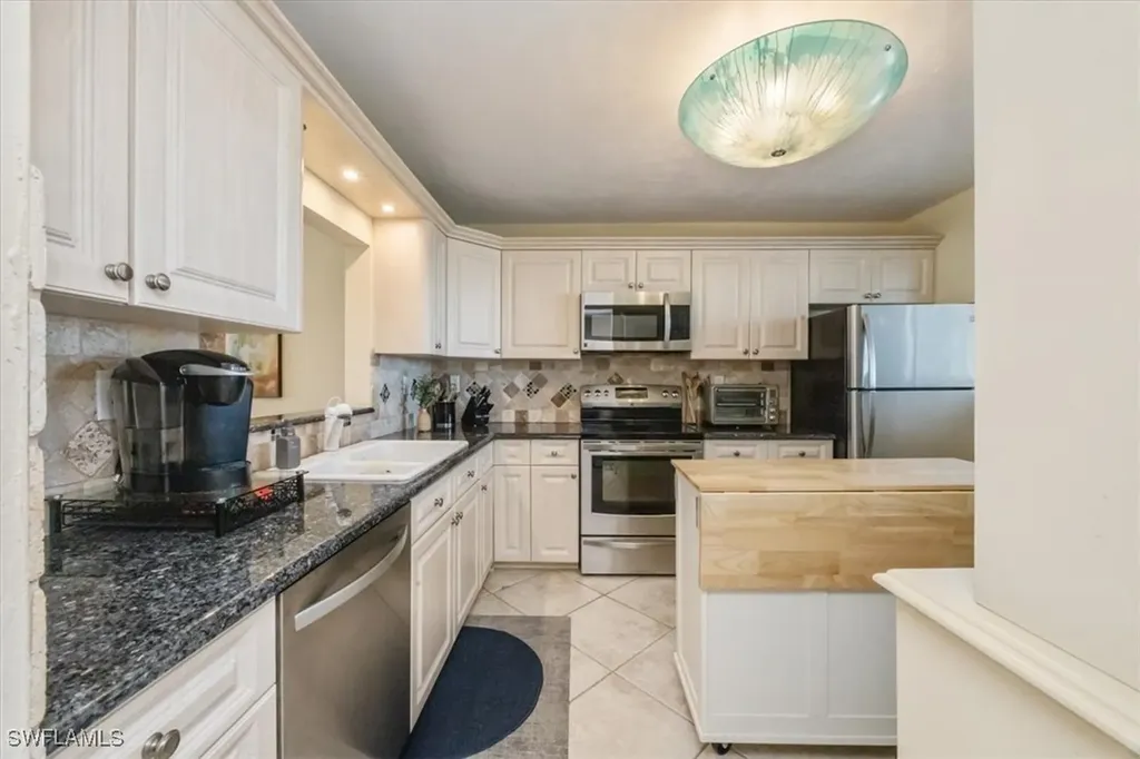 305 Goodlette-frank Road S Naples FL 34102