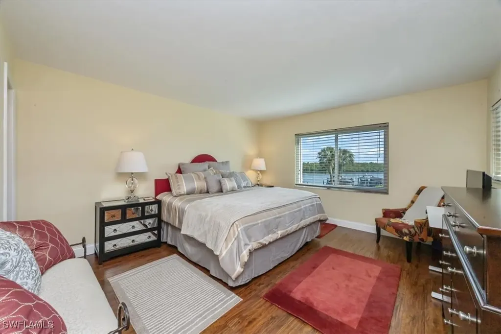 305 Goodlette-frank Road S Naples FL 34102