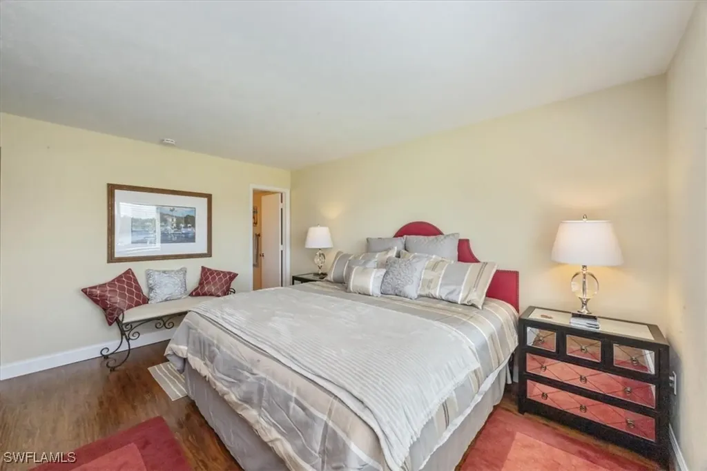 305 Goodlette-frank Road S Naples FL 34102