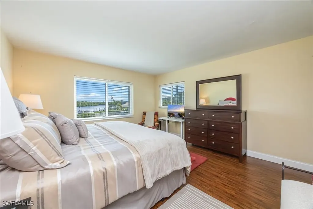 305 Goodlette-frank Road S Naples FL 34102