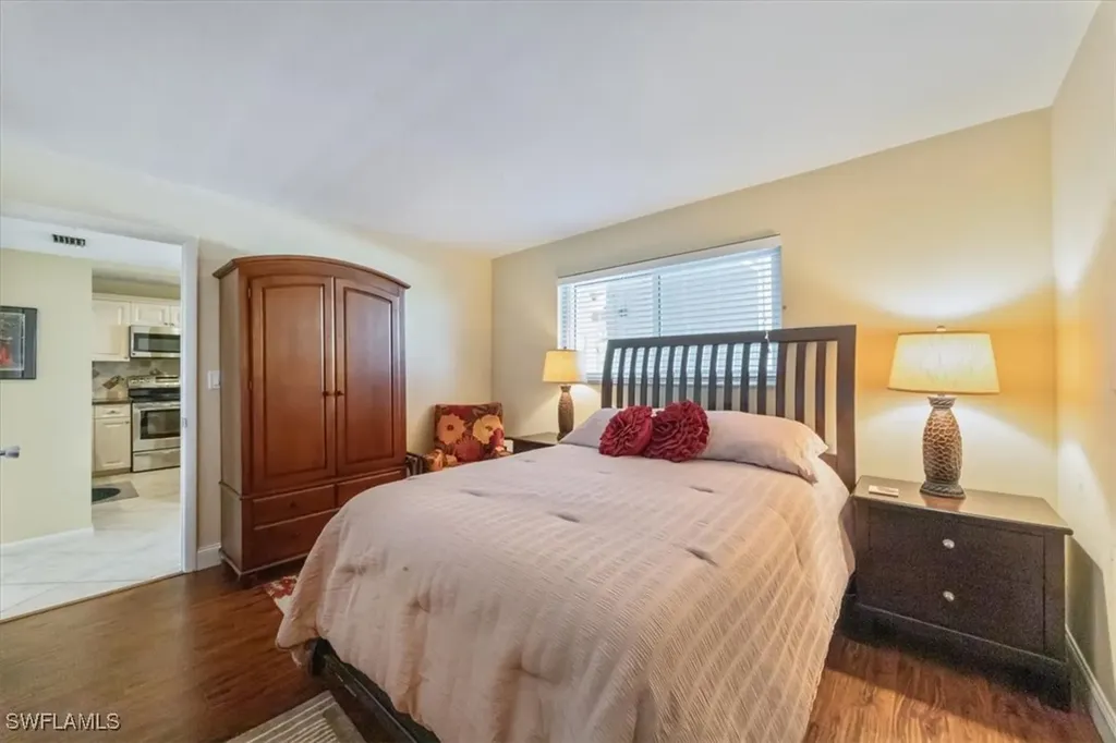 305 Goodlette-frank Road S Naples FL 34102