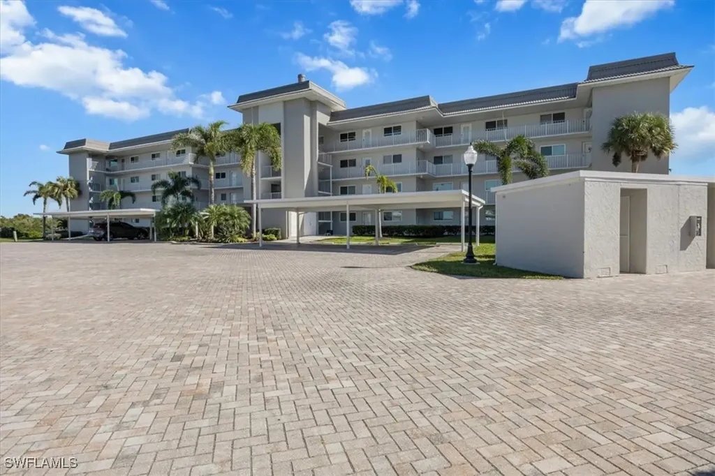305 Goodlette-frank Road S Naples FL 34102