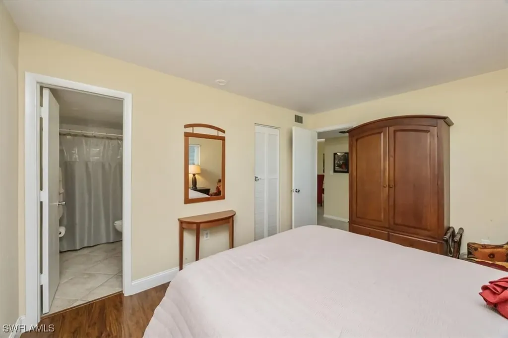 305 Goodlette-frank Road S Naples FL 34102