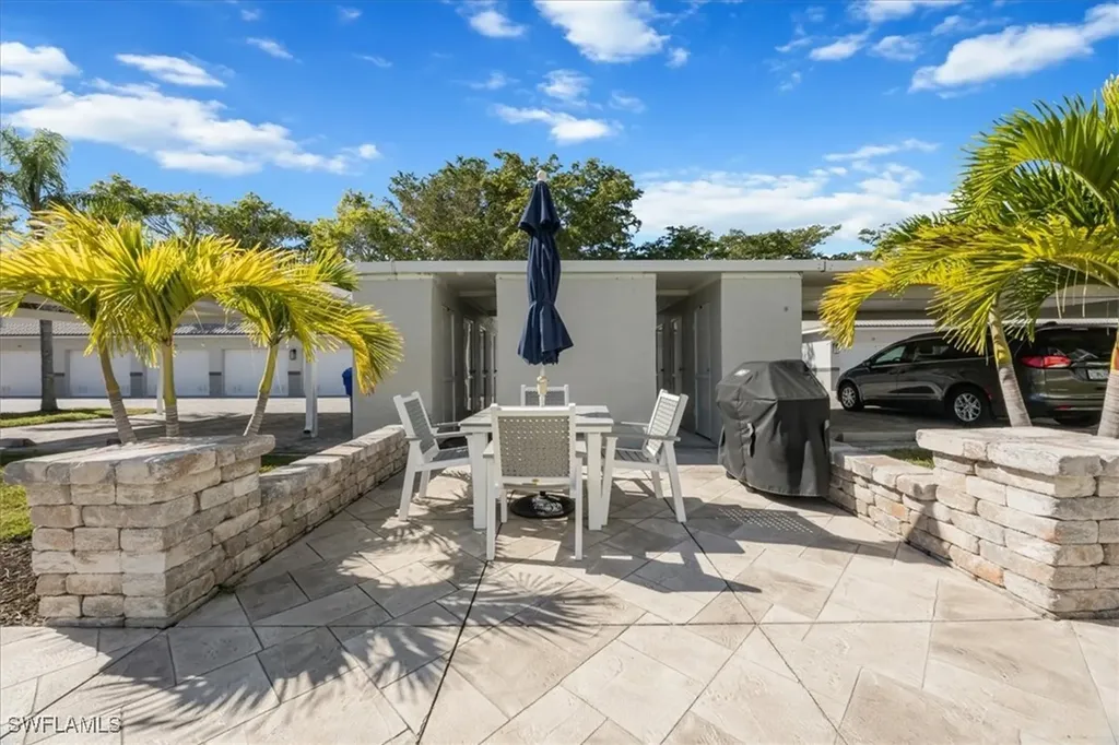 305 Goodlette-frank Road S Naples FL 34102