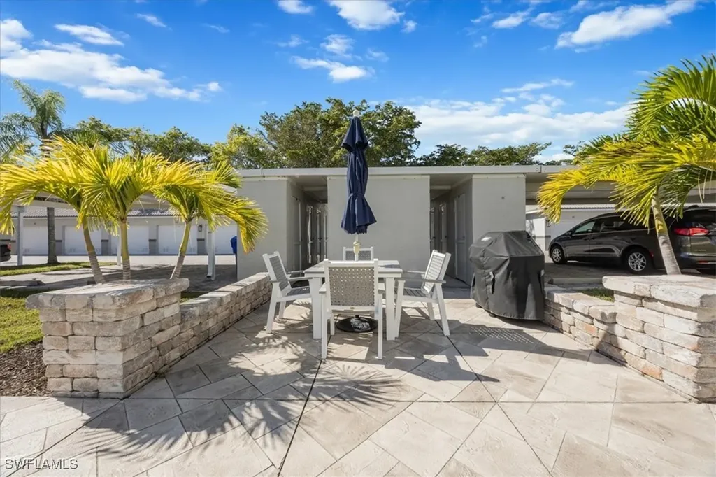 305 Goodlette-frank Road S Naples FL 34102