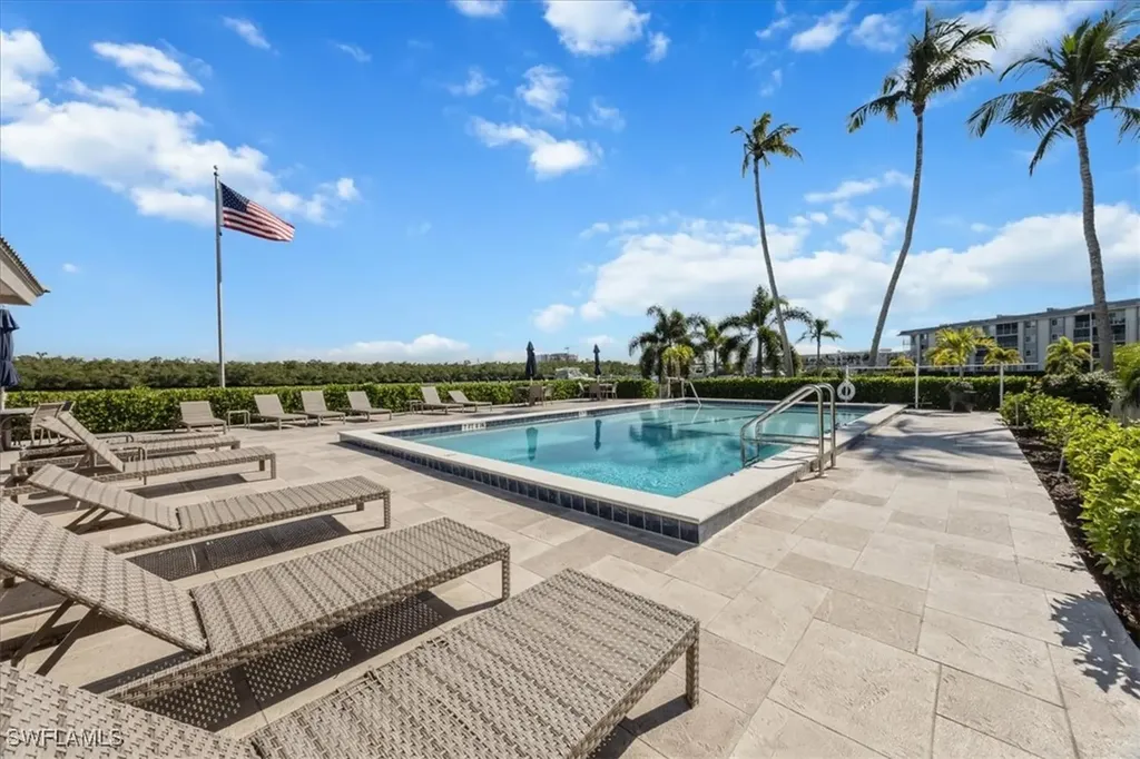 305 Goodlette-frank Road S Naples FL 34102