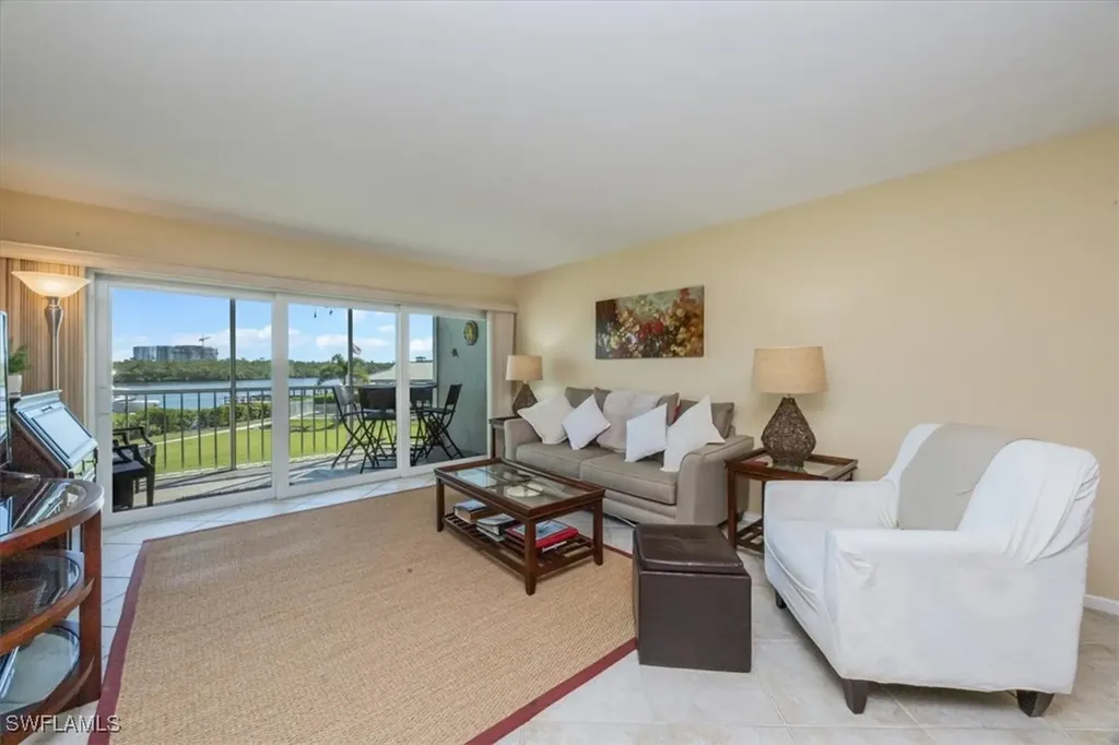 305 Goodlette-frank Road S Naples FL 34102