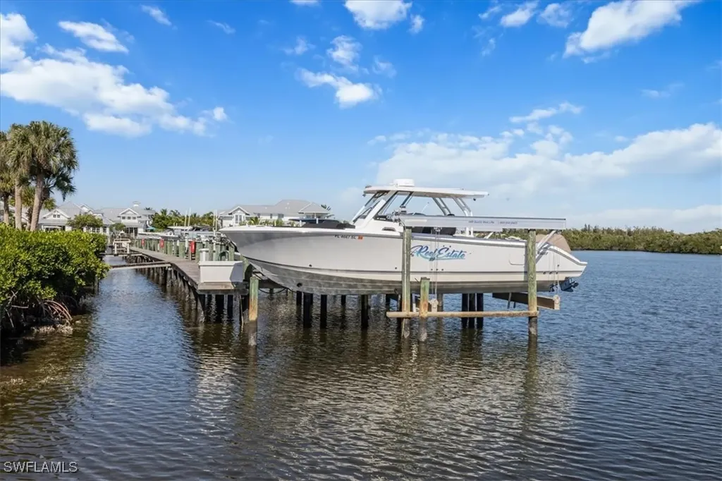 305 Goodlette-frank Road S Naples FL 34102