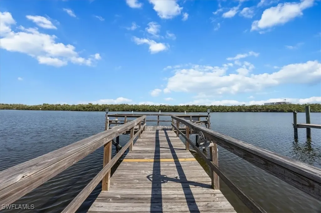 305 Goodlette-frank Road S Naples FL 34102