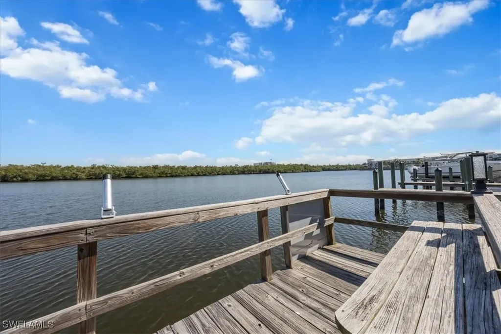 305 Goodlette-frank Road S Naples FL 34102
