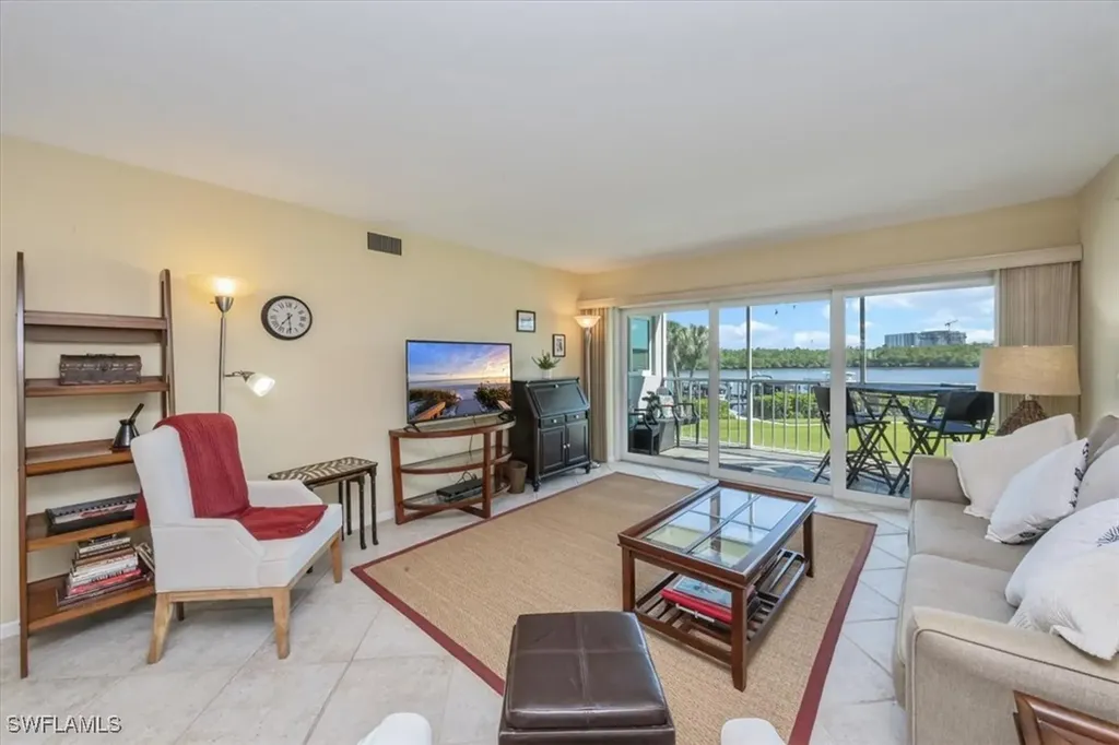 305 Goodlette-frank Road S Naples FL 34102