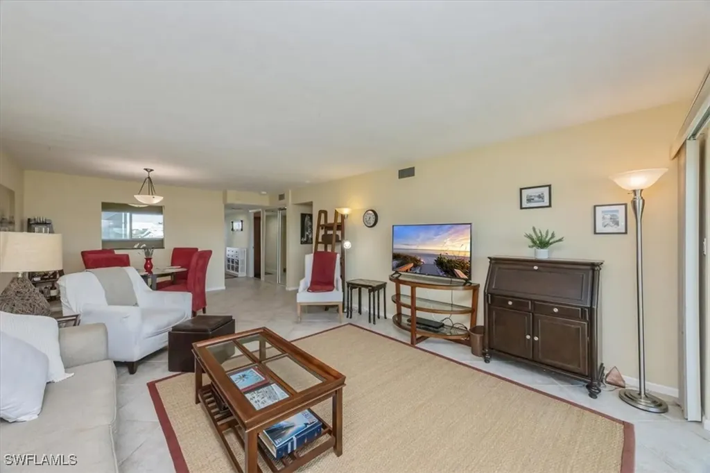 305 Goodlette-frank Road S Naples FL 34102