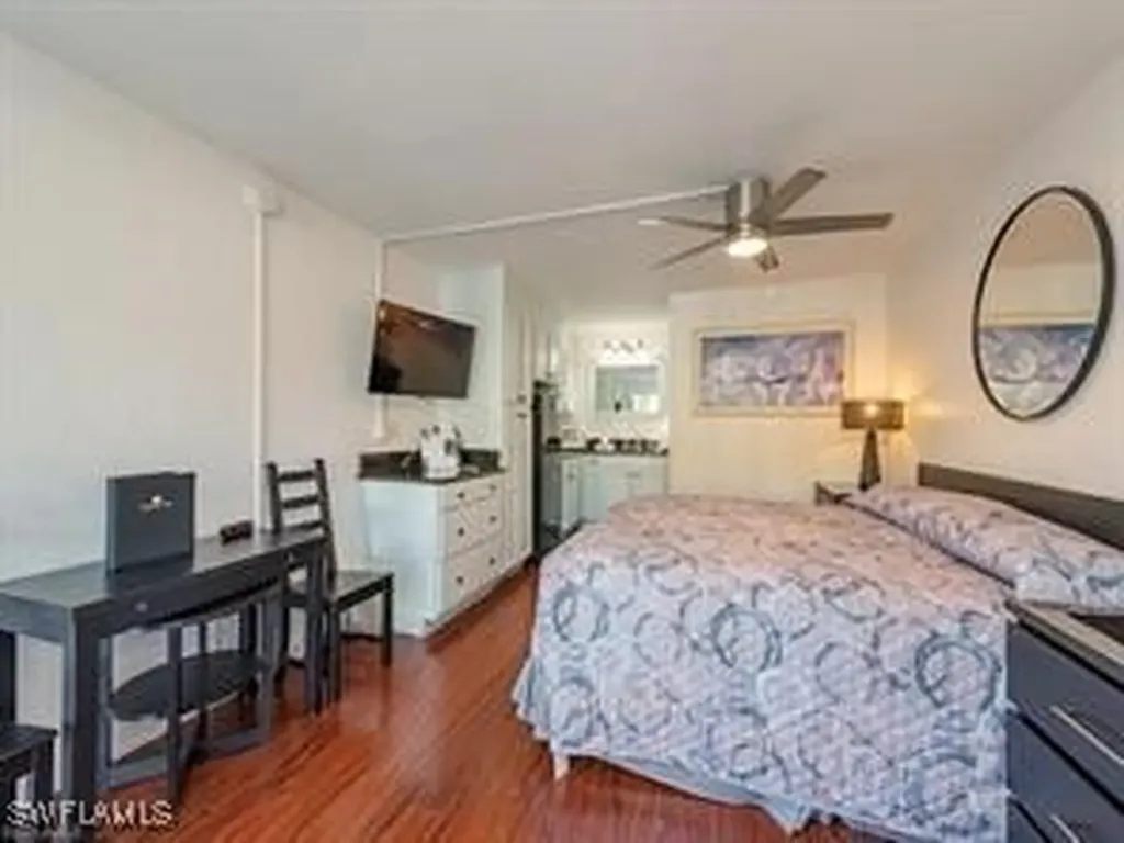 2555 9th Street N Naples FL 34103
