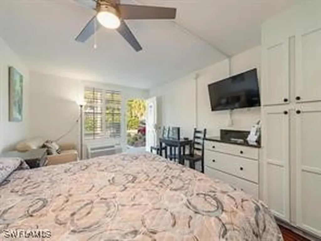 2555 9th Street N Naples FL 34103