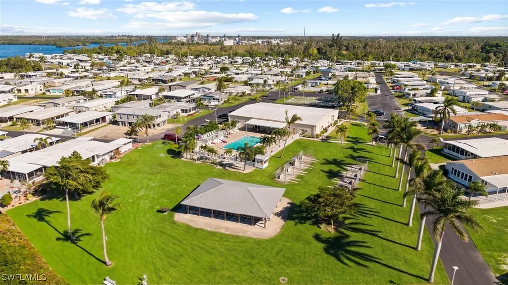 204 Sun Circle Fort Myers FL 33905