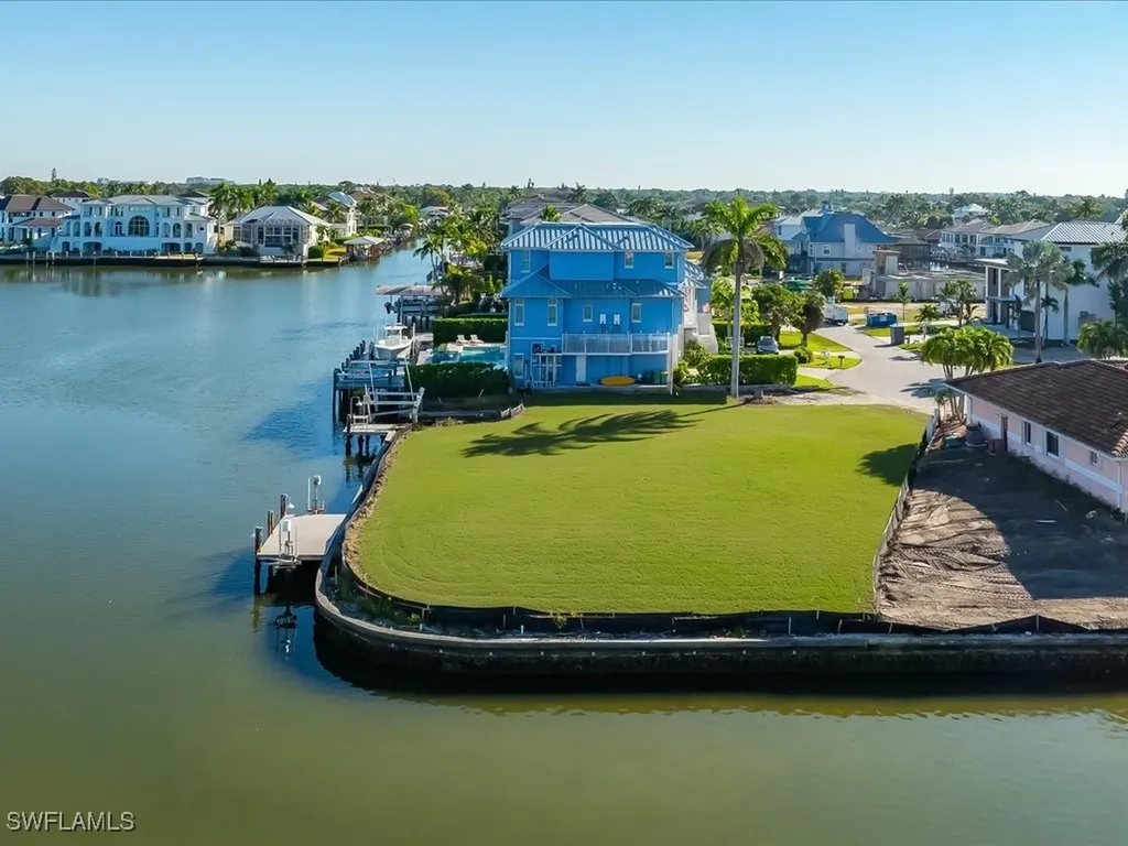 231 Trade Winds Avenue Naples FL 34108